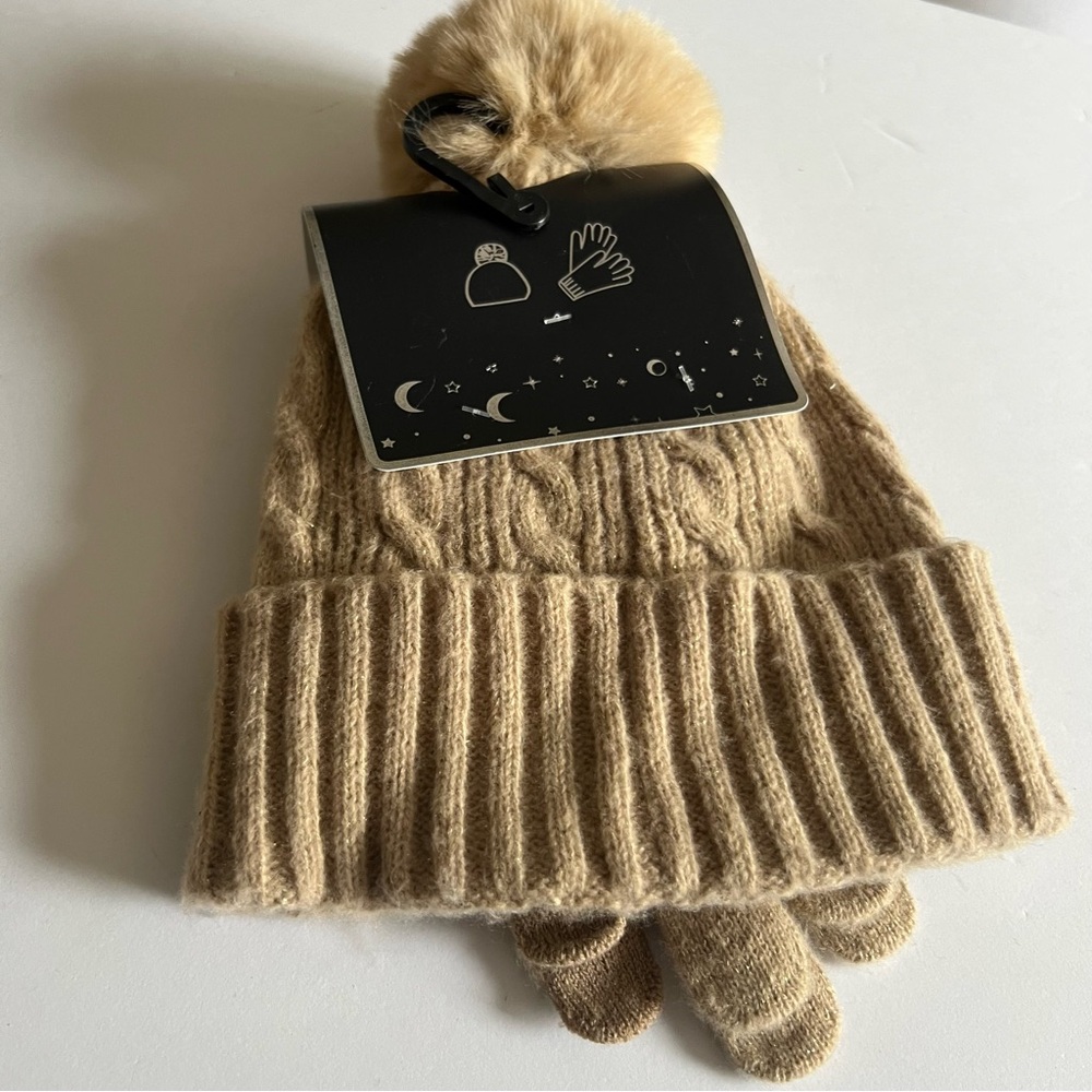 VINCE CAMUTO WOMENS BEANIE WITH FAUX FUR POM AND GLOVES SET TAN OS NWT